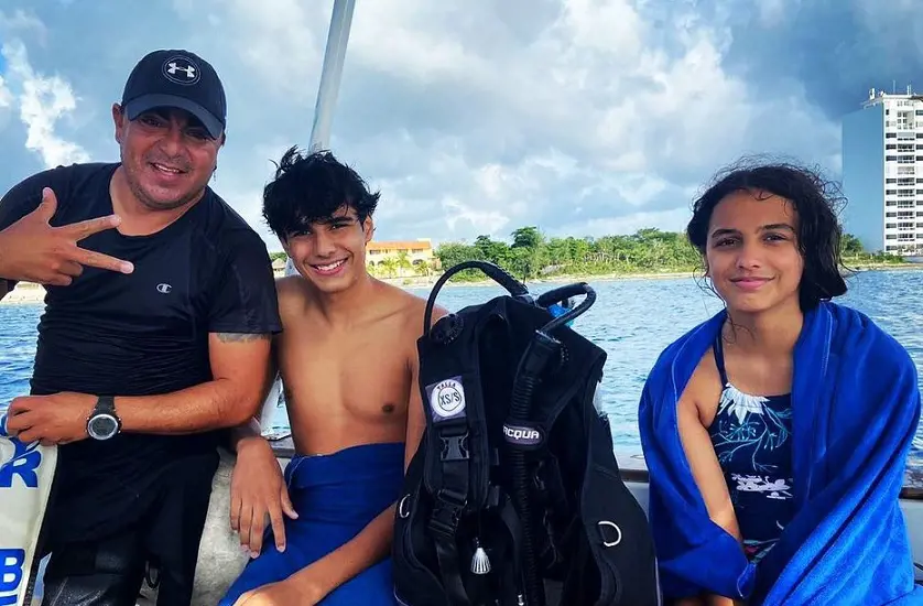 Paras Nikhil Dodd scuba diving with his sister in Cozumel, Mexico