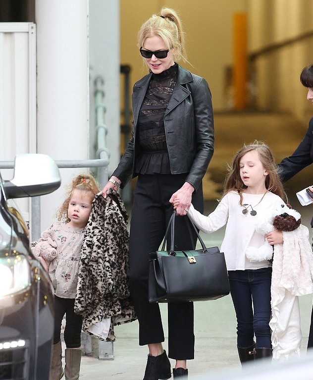 Kidman brought along her daughters when she came for the shoot of the movie in Sydney.